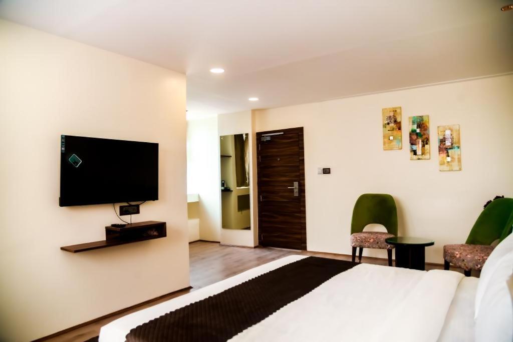 Cloud Social Hotell Shillong Exteriör bild
